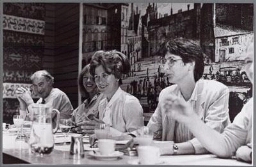 Persconferentie met leden van de Emancipatieraad over het advies herziening stelsel sociale zekerheid 1984