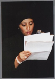 Fatima Elatik, stadsdeelraadslid Zeeburg, tijdens de uitreiking van de Zami Award 2001 (thema: vluchtelingen). 2001
