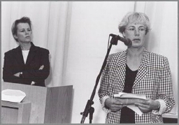 Debat over boodschappendoen in duurzaamheid [?] met minister Margreet de Boer en Mirjam de Rijk (voorzitter) 1998