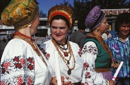 Zangeressen in klederdracht in de Oekraïne 1995