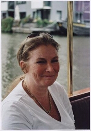 Portret van Edith de Jong, aftredend bestuurslid van het Internationaal Informatiecentrum en Archief voor de Vrouwenbeweging (IIAV). 2008