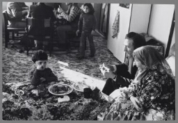 Zigeunerfamilie in wisselwoning. 1979