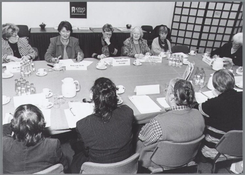Spreekuur 'zorg geëmancipeerd' : bijeenkomst georganiseerd door de Vrouwen Alliantie met Tweede Kamerleden 2002