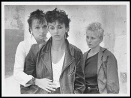 Drie punkmeisjes 1986
