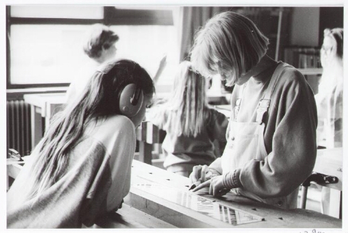 Serie foto's in het kader van Technika 10 : een project om meisjes te stimuleren belangstelling te laten krijgen voor techniek en exacte vakken 1990?