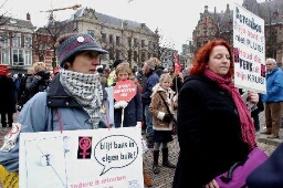 De Anti-Fascistische Actie (AFA) Den Haag roept op om decentraal actie te voeren, op zaterdag 11 december, omdat zodra intolerantie gepredikt wordt er een weerwoord moet komen 2010