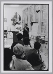Petra Nelstein tijdens een bijeenkomst van Zami, over gezondheidszorg. 1992