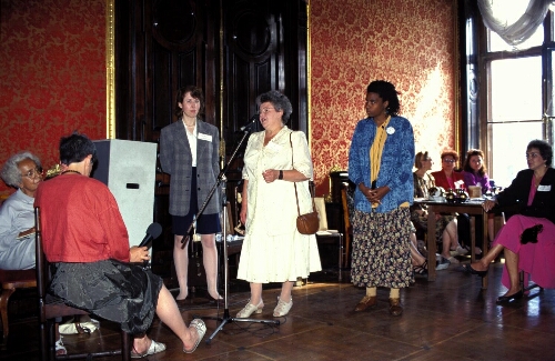 Zakenvrouwen tijdens bijeenkomst in Sint Petersburg 1995