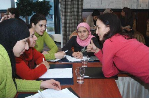 Training van allochtone vrouwen om te participeren om daarmee de emancipatie en participatie van vrouwen uit etnische minderheidsgroepen te bevorderen 2007