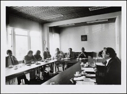 Staatssecretaris de Graaf ontvangt in Den Haag directeuren van Gemeentelijke Sociale Diensten en Vrouwen in de Bijstand om te praten over onder andere de eis 'fl 1983