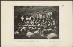 Overzicht van het podium met het bestuur tijdens het tiende Internationaal congres van de International Woman Suffrage Alliance (IWSA), de Wereldbond voor Vrouwenkiesrecht 1923