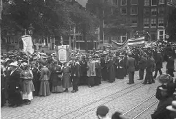 Demonstratie voor algemeen vrouwenkiesrecht 1916
