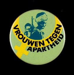 Button. 'vrouwen tegen apartheid'.