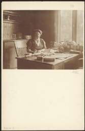 Portret van Rosa Manus, lid van het bestuur van de tentoonstelling 'De vrouw 1813-1913' 1913