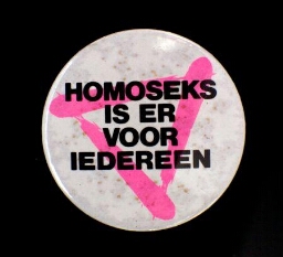 'homoseks is er voor iedereen'. Button