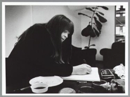 Ria Sikkes, uitgeefster van de feministisch uitgeverij Sara. 1979