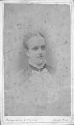Portret van mevrouw Crone-Muller op jeugdige leeftijd. 1879