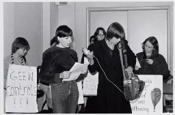 Actie van bijstandsvrouwen voor verhoging van de uitkering, georganiseerd door de Commissie van Bijstand. 1983