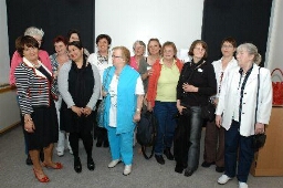 Ria Oomen spreekt leden van werkgroep Arme Kant van Nederland/EVA toe 2008
