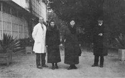 Jooahnna Westerdijk (tweede van rechts) in Coimbra in 1934 1934