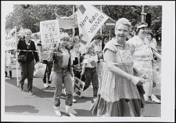 FNV vrouwenblok bij grote FNV demonstratie 1983