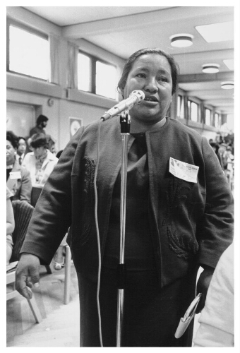Domitila Barrios de Chungara, 43 jaar , vrouw van een Boliviaanse mijnwerker en moeder van 8 kinderen werd beroemd door haar speech tijdens de Wereldvrouwenconferentie in Mexico 1975, op de nu gehouden schaduwconferentie is ze als officieel spreekster uitgenodigd 1980