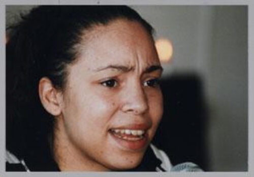 Silvie Raap tijdens een Zamicasa (eet- en activiteitencafé van Zami) over beeldvorming en jongeren 1991