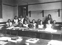 School voor Vrouwenarbeid, stofversieren 1926