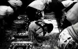 Vrouwen in de moskee. 2000