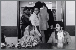 Huwelijk tussen een woonwagenbewoonster en een Surinamer. 1979