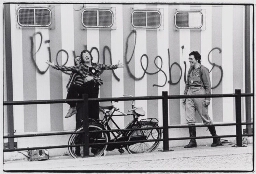 Liever lesbies, graffiti na een demonstratie in Amsterdam door Haarlemse vrouwen. 1978