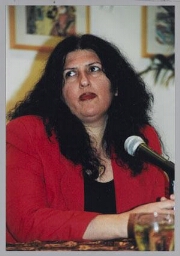 Kobra Ghassemi tijdens een Zamicasa over rollenpatronen na migratie. 2000